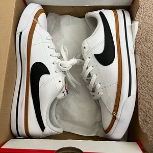 Nike Court Legacy